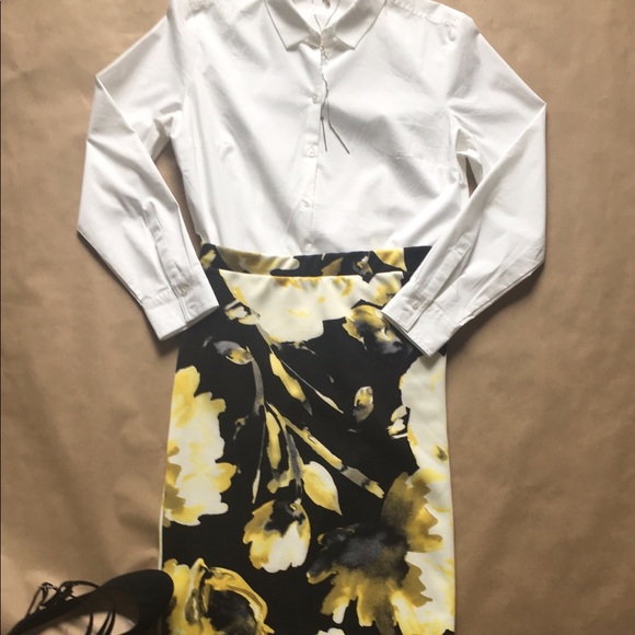 Sold🌻Yellow Floral Pencil Skirt Size Large - Picture 2 of 3